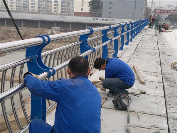 石嘴山不锈钢桥梁护栏除锈维护的重要性及其方法