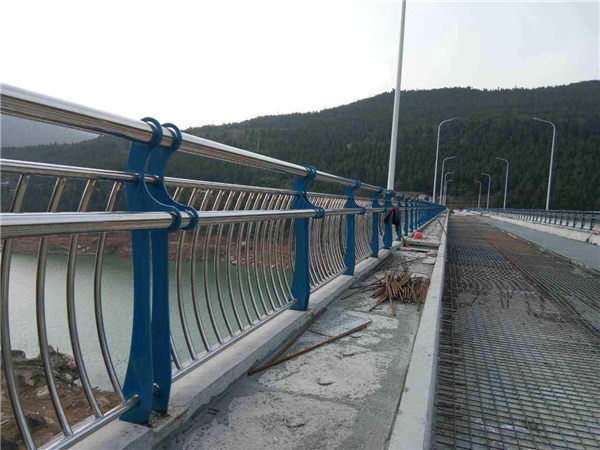 石嘴山不锈钢桥梁护栏防腐措施的重要性及实施策略