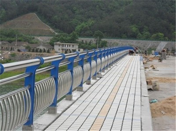 石嘴山不锈钢桥梁护栏是一种什么材质的护栏