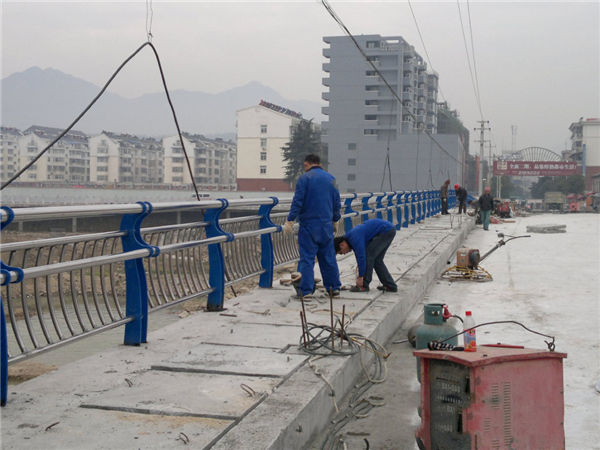 石嘴山不锈钢复合管护栏常见问题及解决方案